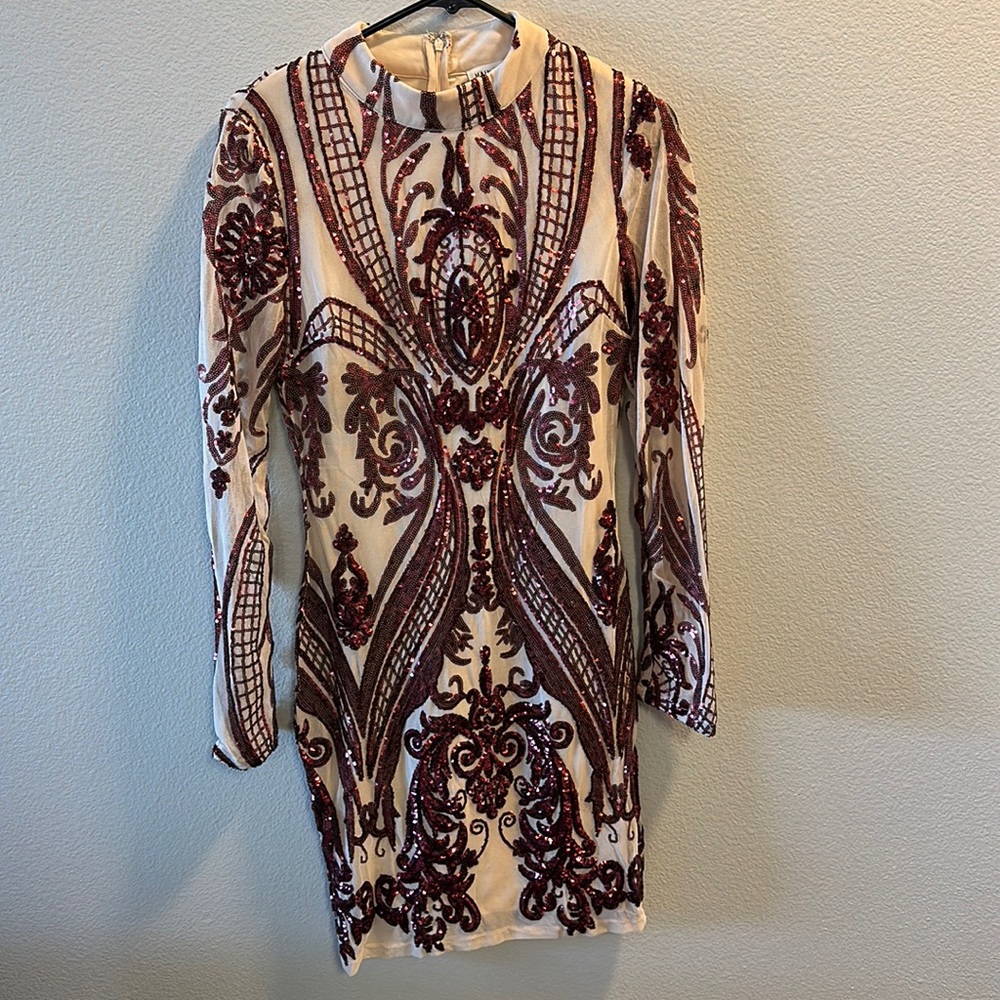 Main Strip fitted dress. Size Large. Never worn